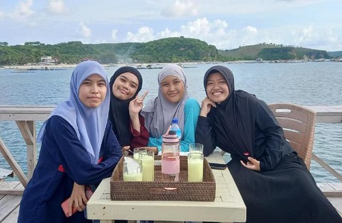 Weiser House | Ekas beach floating homestay
