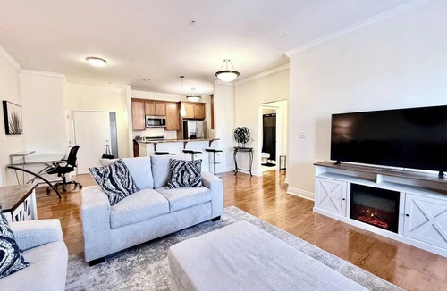 Cole-Noble District Apartment | Elaborate Downtown Suite for 6 with fireplace/view