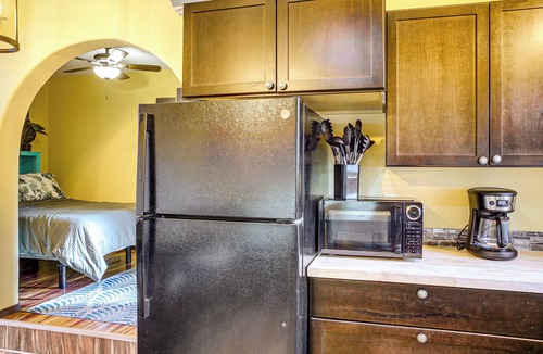 Coeur d'Alene Apartment | Electric Fireplace: Central Coeur d'Alene Studio!