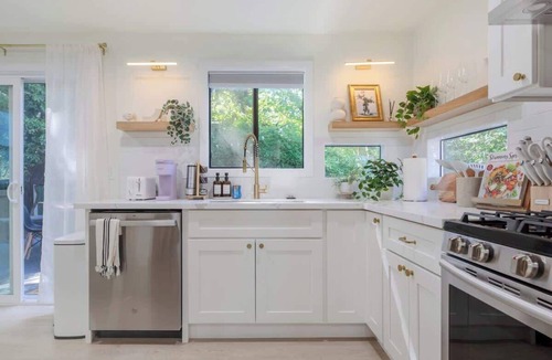 Wallingford House | Elegant 3BR Home: Near UW & Green Lake& Lake Union