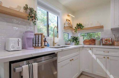 Wallingford House | Elegant 3BR Home: Near UW & Green Lake& Lake Union