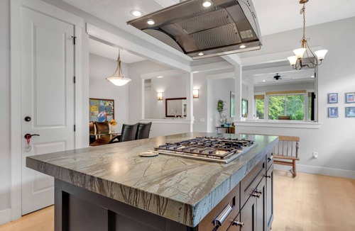 Southeast Boise House | Elegant Boise River Home at Bown Crossing with Hot Tub