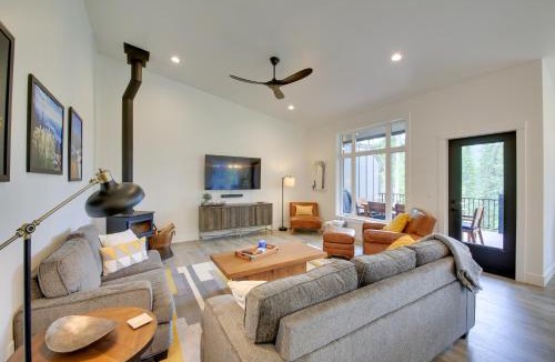 Priest River House | Elegant Priest Lake Townhome ~ 1 Mi From Lake