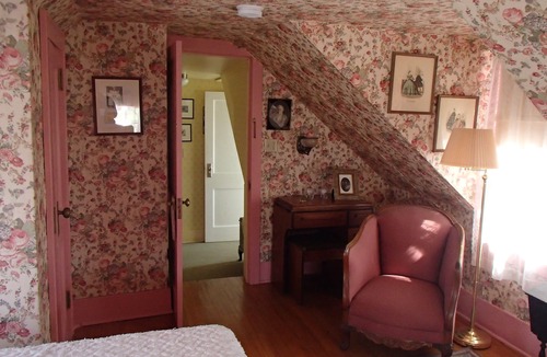 Coon Rapids House | Elizabeth's Loft in the Historic Garst Farmhouse at Whiterock Conservancy