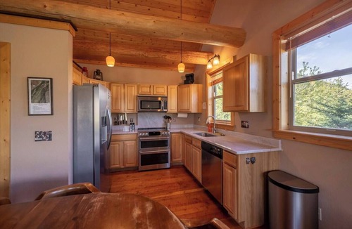 Emigrant Cabin | Elk Cabin: Epic Views of the Yellowstone River