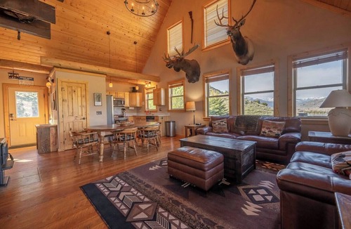 Emigrant Cabin | Elk Cabin: Epic Views of the Yellowstone River