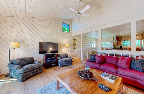 Elkhorn Village Condo | Elk Horn home with golf course views, private hot tub, & shared pool - dogs ok