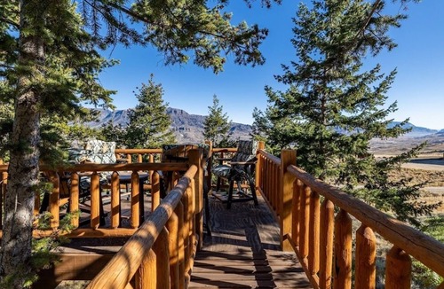 Wapiti Cabin | Elk Road Cabin- Mountain Views, Public Land Access, Large outdoor Spaces