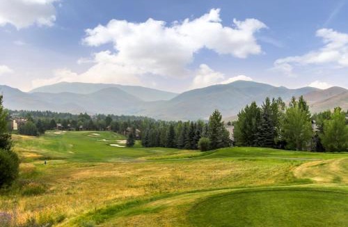 Elkhorn Village Apartment | Elkhorn Studio Condo - The Clocktower
