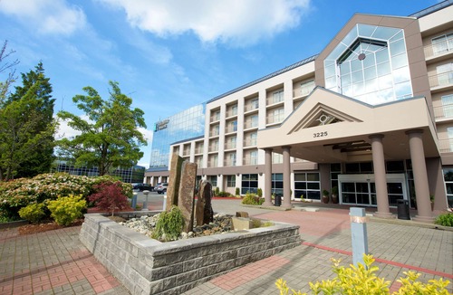 East Lake Hills Hotel | Embassy Suites by Hilton Seattle Bellevue