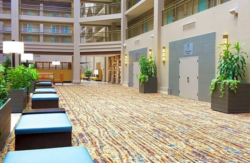 East Lake Hills Hotel | Embassy Suites by Hilton Seattle Bellevue