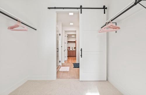 Eagle Apartment | Emerald City in Downtown Eagle