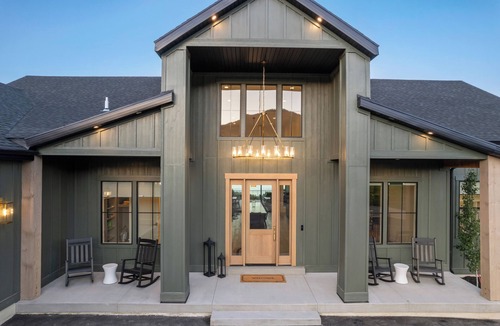 Fish Haven House | Emerald Estate (Sleeps 38)