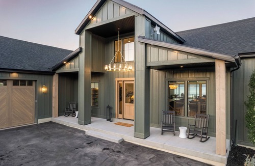Fish Haven House | Emerald Estate (Sleeps 38)