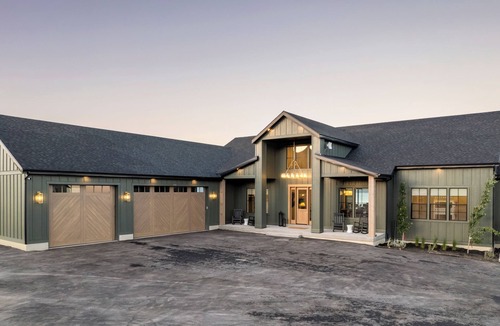 Fish Haven House | Emerald Estate (Sleeps 38)
