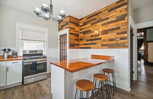 Lansing House | Emerald Square I 4 King Beds I 3 Bath I Loft Area
