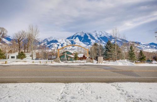 Emigrant Villa | Emigrant Lodge w/Spa: 3 Suites Near Yellowstone