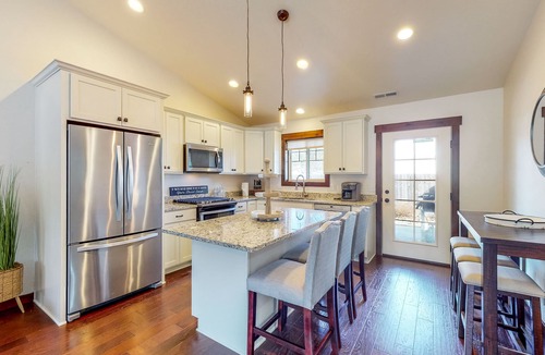 Sandpoint House | Enclosed Yard, Firepit, Grill - Downtown Sandpoint