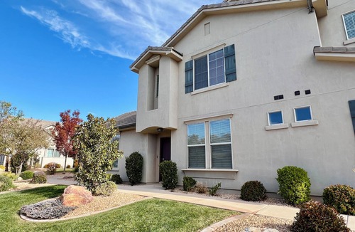 Sienna Hills House | End Unit | Huge Pool & Hot Tub | Fast Internet | By Zion & St George | #1889
