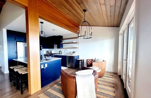 Bremerton House | Enetai Beach House w/dock and Hot tub