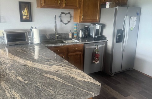 Yakima Apartment | Englewood Crest Nest. Spacious 2 bedroom. Pool Table, BBQ, Patio with view!