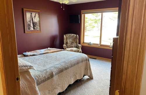 Millersburg Bed & Breakfast | Enjoy a bed & breakfast with view of Lake Huron, sunrises and eagles!