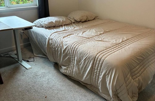 Lynnwood Cabin | Enjoy a pleasant furnished hotel like suite experience in charming Lynnwood