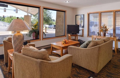 Atlantic Hotel | Enjoy Free Breakfast at Cozy Room w/Kitchenette Near East Nishnabotna River