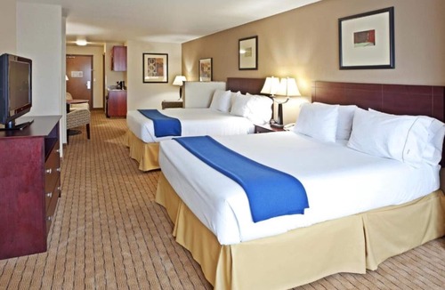 Vancouver House | Enjoy modern amenities at our Vancouver, Washington Rooms!