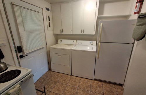 Oakridge House | Enjoy Mountain Peak Views from Hot Tub in Uptown Oakridge 2 Bdr