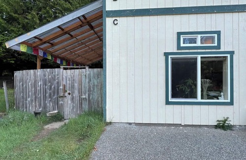 Rollingbay Apartment | Enjoy SaunaShower, HotTub, and eBikes amongst the Meadows - sleep up to 4!