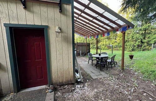 Rollingbay Apartment | Enjoy SaunaShower, HotTub, and eBikes amongst the Meadows - sleep up to 4!