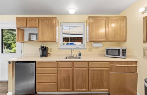 Medford House | Entertainment Home on Golf Course - Hot Tub/Pool