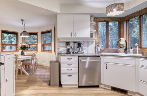 Point Roberts House | Entire Home Beautiful 3BR Renovated 2026 Sauna + Jetted Tub Huge Garden