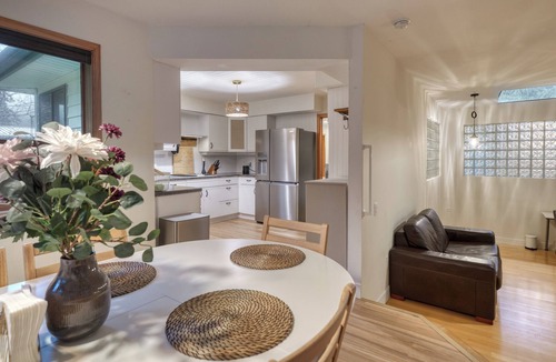 Point Roberts House | Entire Home Beautiful 3BR Renovated 2026 Sauna + Jetted Tub Huge Garden