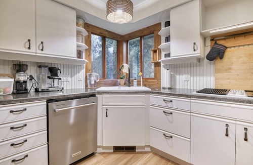 Point Roberts House | Entire Home Beautiful 3BR Renovated 2026 Sauna + Jetted Tub Huge Garden