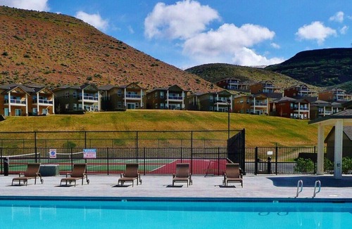 Quincy House | Entire House - Expansive views and access to community amenities