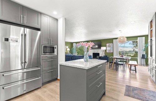 Chenoweth House | Epic Game Room, Outdoor Movie Night, Hot Tub, Fire Pit