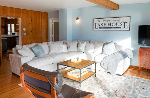Harrison House | Epic Lake Views- Harrison Home
