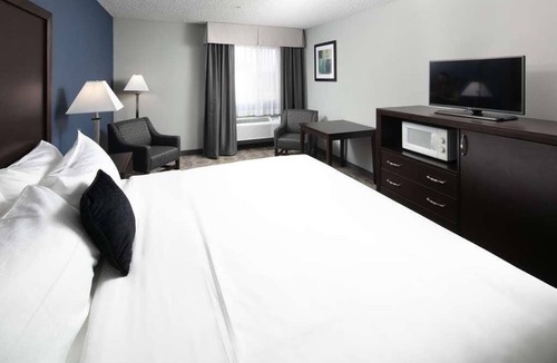 Sequim Hotel | Epic Vacay! King Unit, Breakfast, Spa & Wellness Center, Close to Attractions