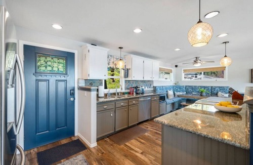Home House | Epic Views: Hot Tub, 3BR/3BA, Sleeps10, Remote Retreat!
