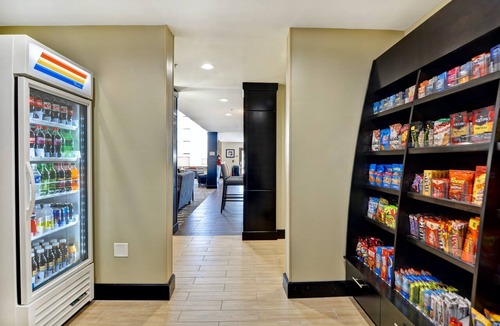 Mount Juliet Condo | Equipped Double Suite | Free Breakfast, Seasonal Outdoor Pool + Gym