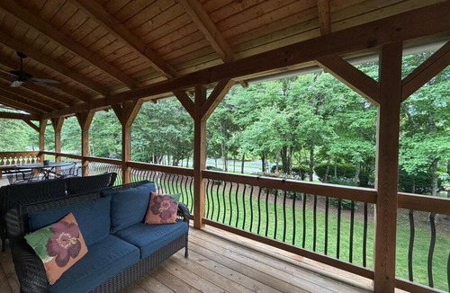 Sylva House | EriVio Walteri-Riverfront-Private Entry