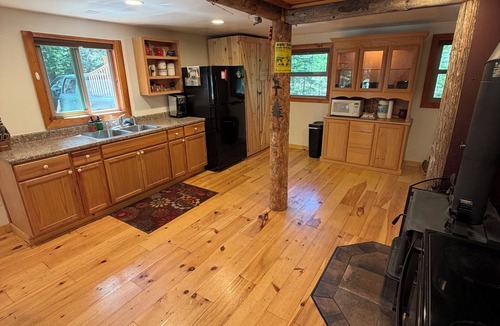 Nordman Cabin | Escape to Priest Lake! Cabin in the woods! Air Conditioning and WiFi!