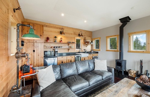 Sandpoint Apartment | Escape to Serenity: Lookout Tower with Hot Tub, near Schweitzer and Dog-Friendly