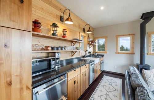 Sandpoint Apartment | Escape to Serenity: Lookout Tower with Hot Tub, near Schweitzer and Dog-Friendly