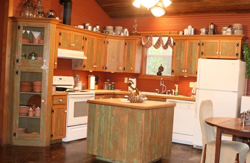 Roxie Cabin | Escape to the peace and quiet of the forest. No planes, trains, highway noise