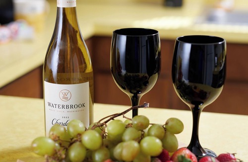 College Place Apartment | ESCAPE TO WALLA WALLA WINE COUNTRY — YOUR PRIVATE KING SUITE ACROSS FROM TH.