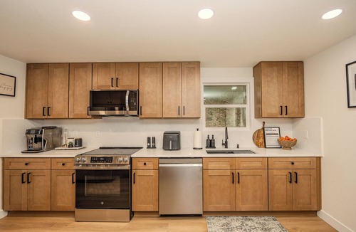 Oak Harbor House | Evergreen Escape: Sauna, Cold Plunge & Hot Tub Near the beautiful Deception Pass