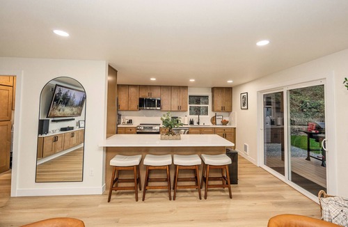 Oak Harbor House | Evergreen Escape: Sauna, Cold Plunge & Hot Tub Near the beautiful Deception Pass